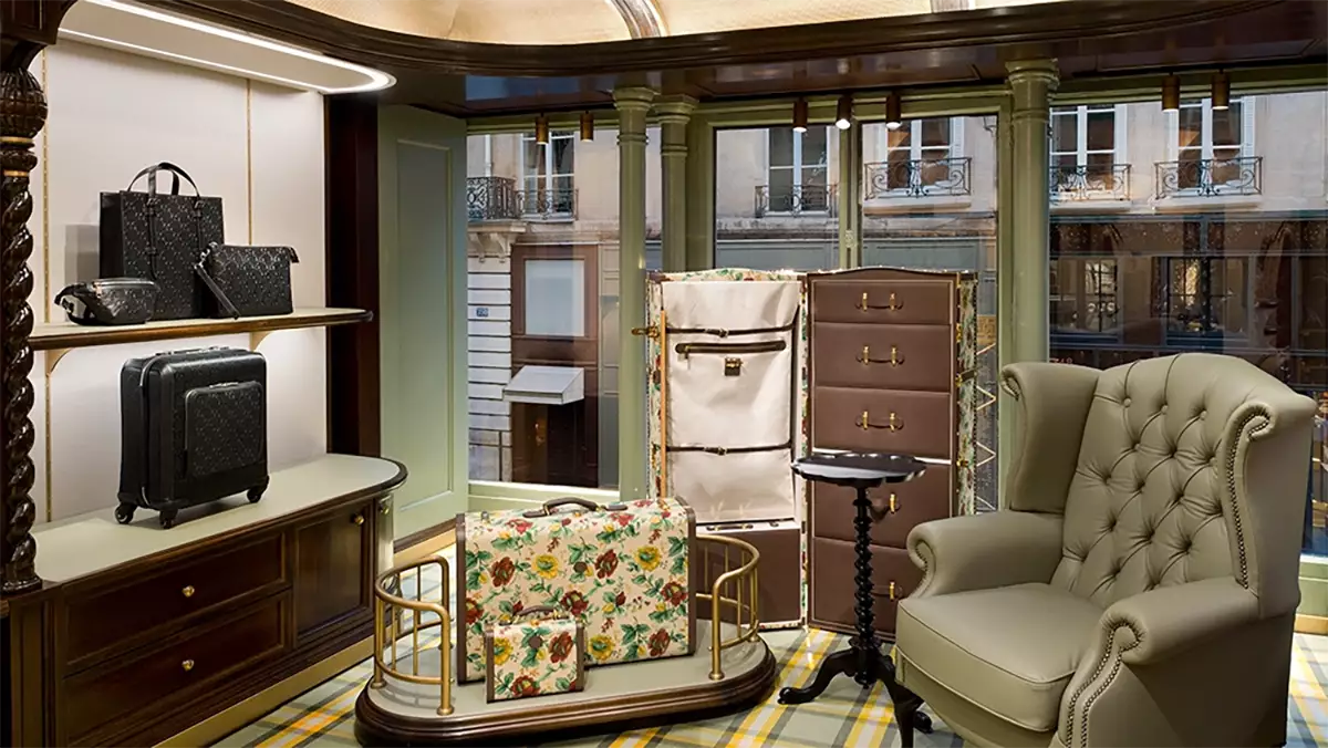 GUCCI First Luggage Store Paris