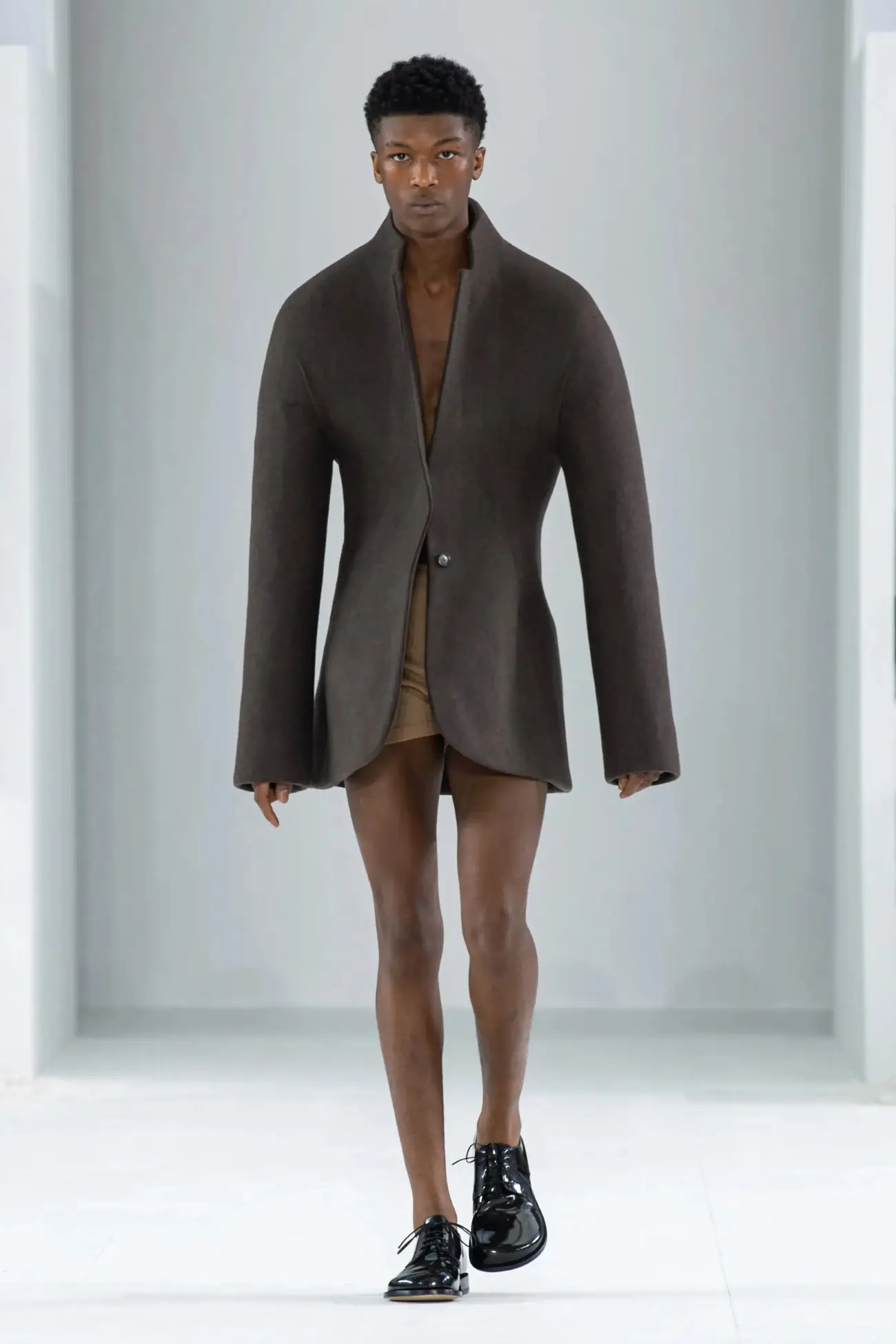 Loewe - Fall-Winter 2023 - Paris Fashion Week Men's