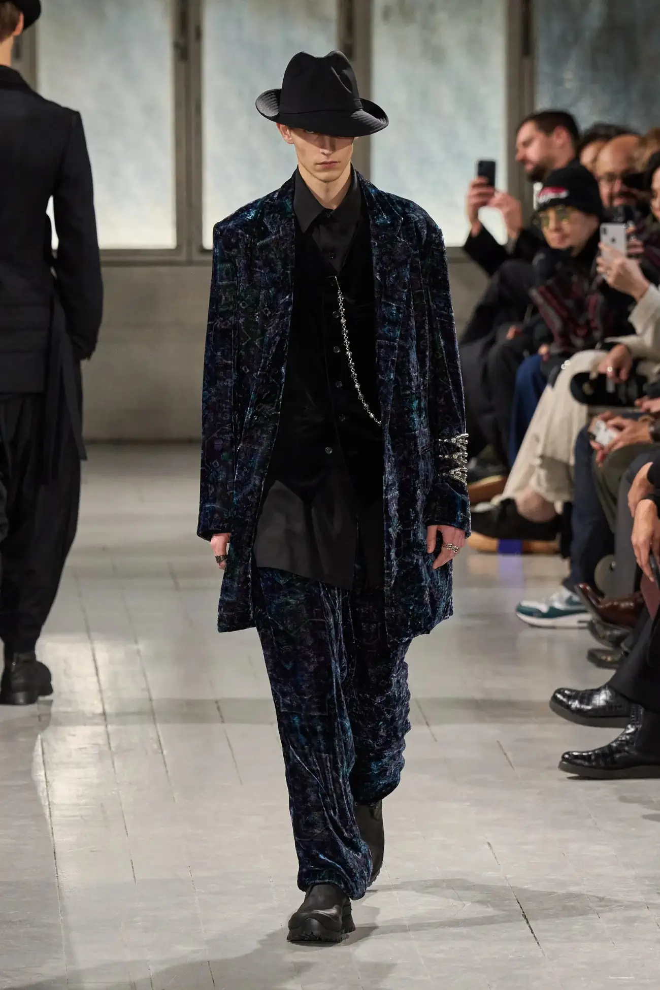 Yohji Yamamoto - Fall-Winter 2023 - Paris Fashion Week Men's