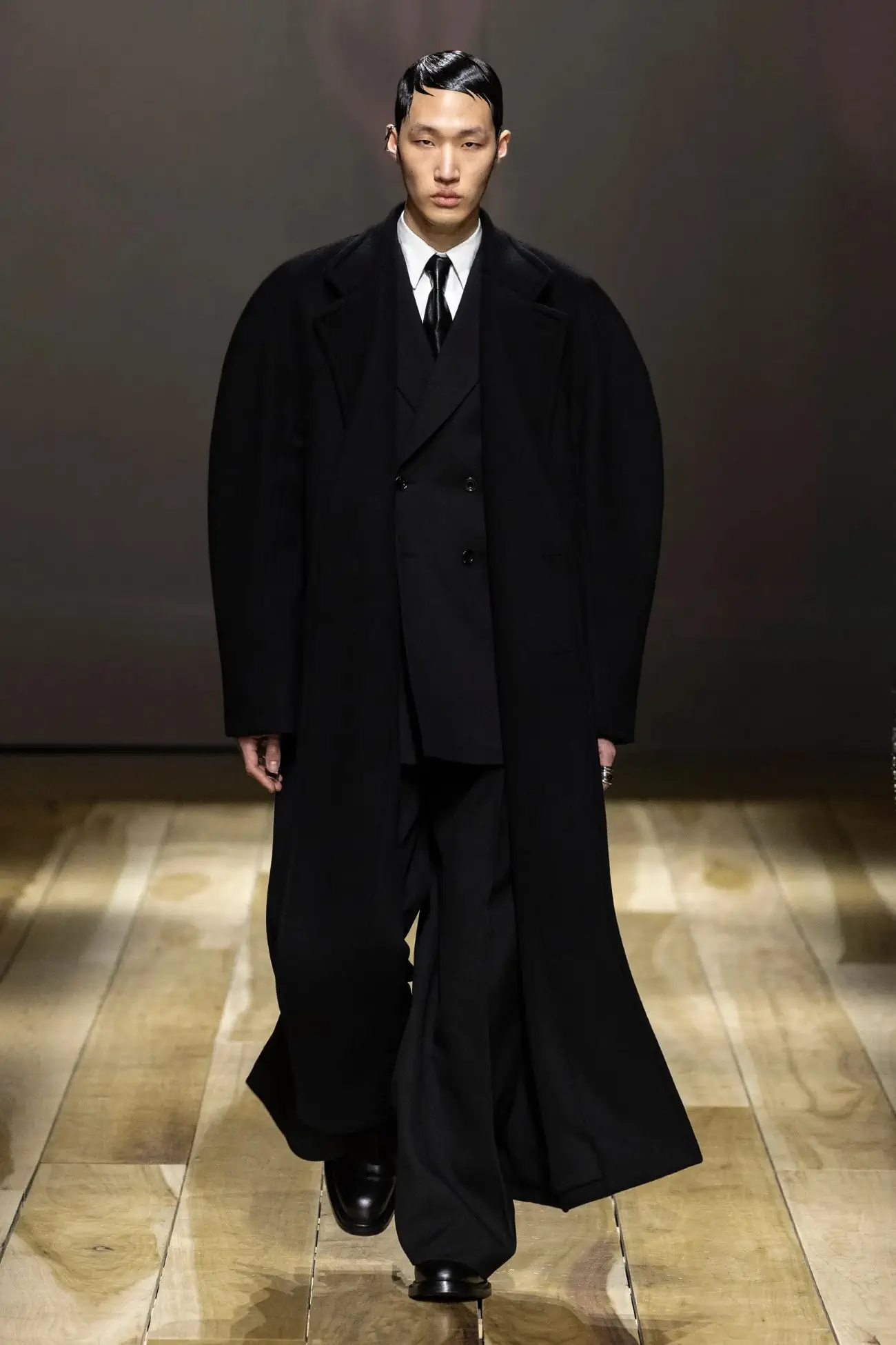 Alexander McQueen - Fall-Winter 2023 - Paris Fashion Week