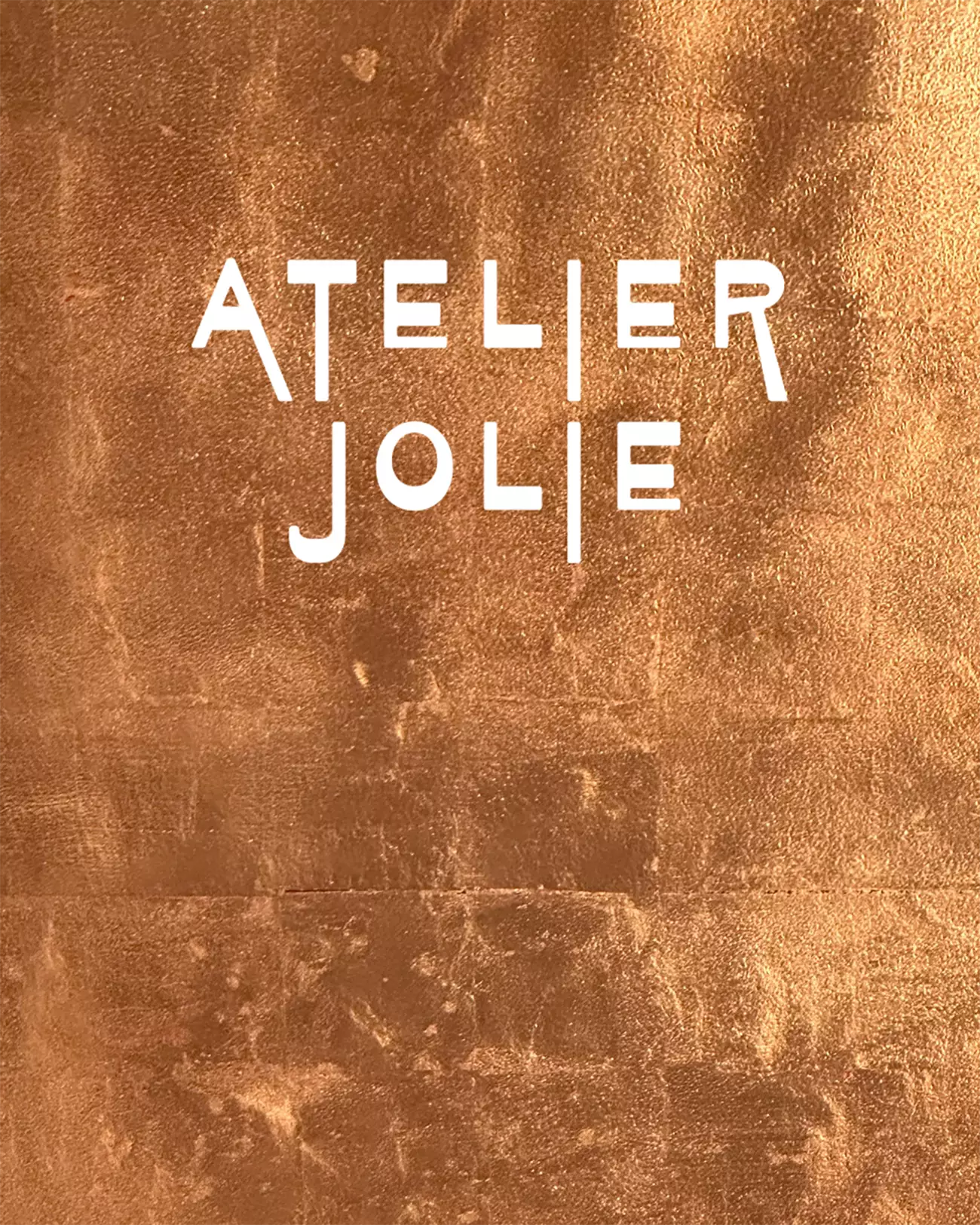 Angelina Jolie - Atelier Jolie