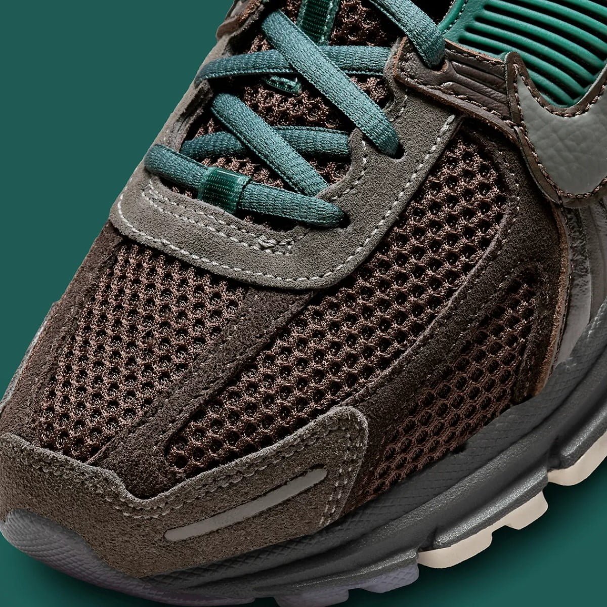 Nike Zoom Vomero 5 "Baroque Brown & Teal," A Symphony of Style and Comfort