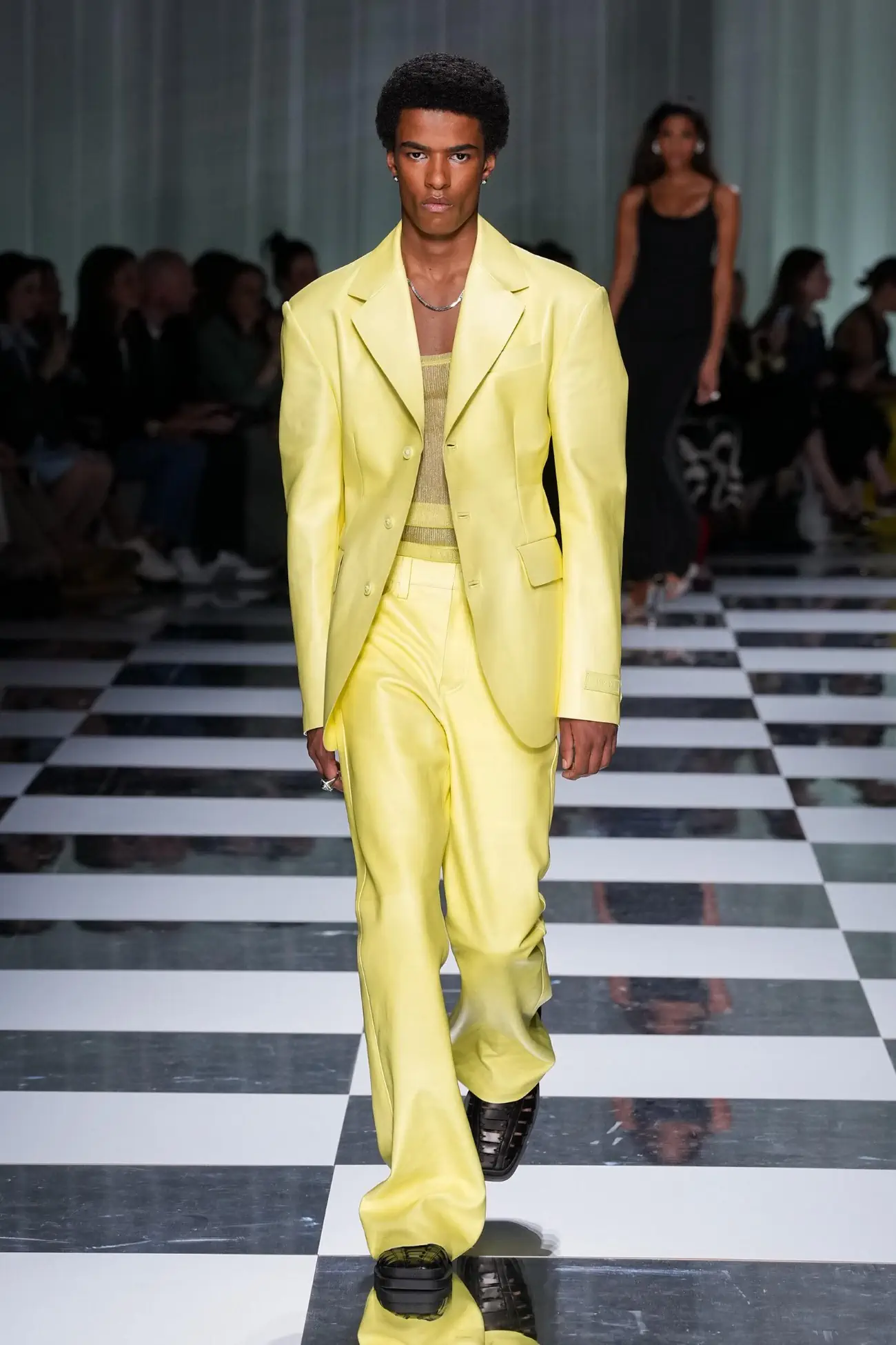 Versace Spring 2024, A Nostalgic Dance with Modern Whims