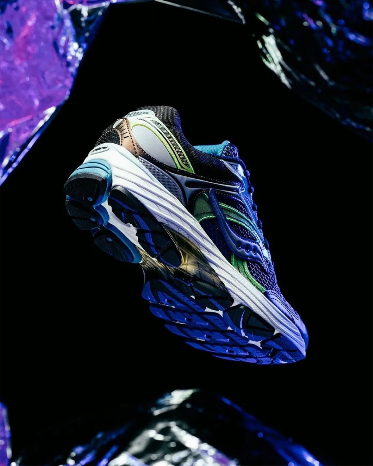 Walking into the "Crystal Caves" with Saucony ProGrid Omni 9