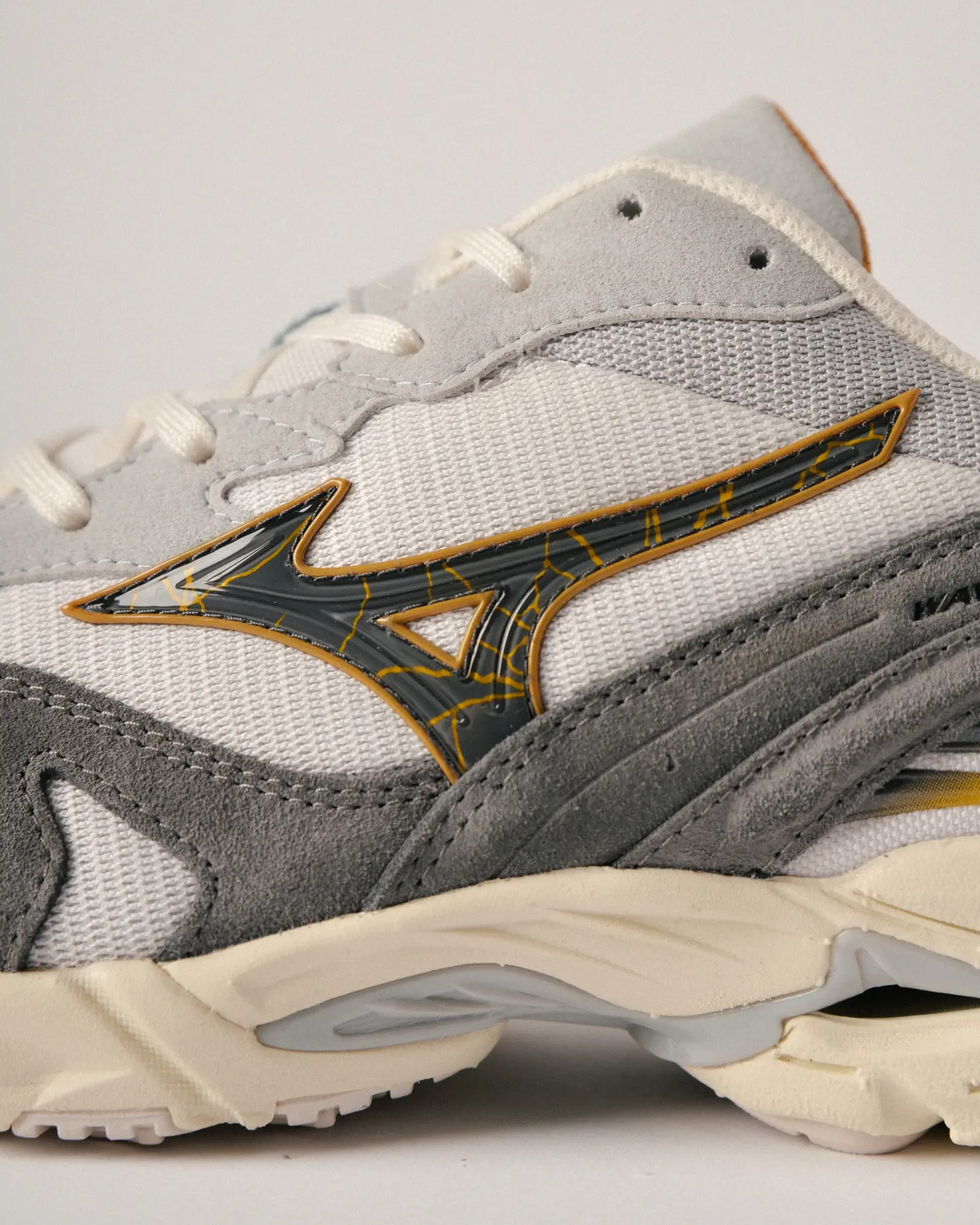 Mizuno Pack Kizuna: A Tribute to Tradition and Aesthetic Perfection in Footwear