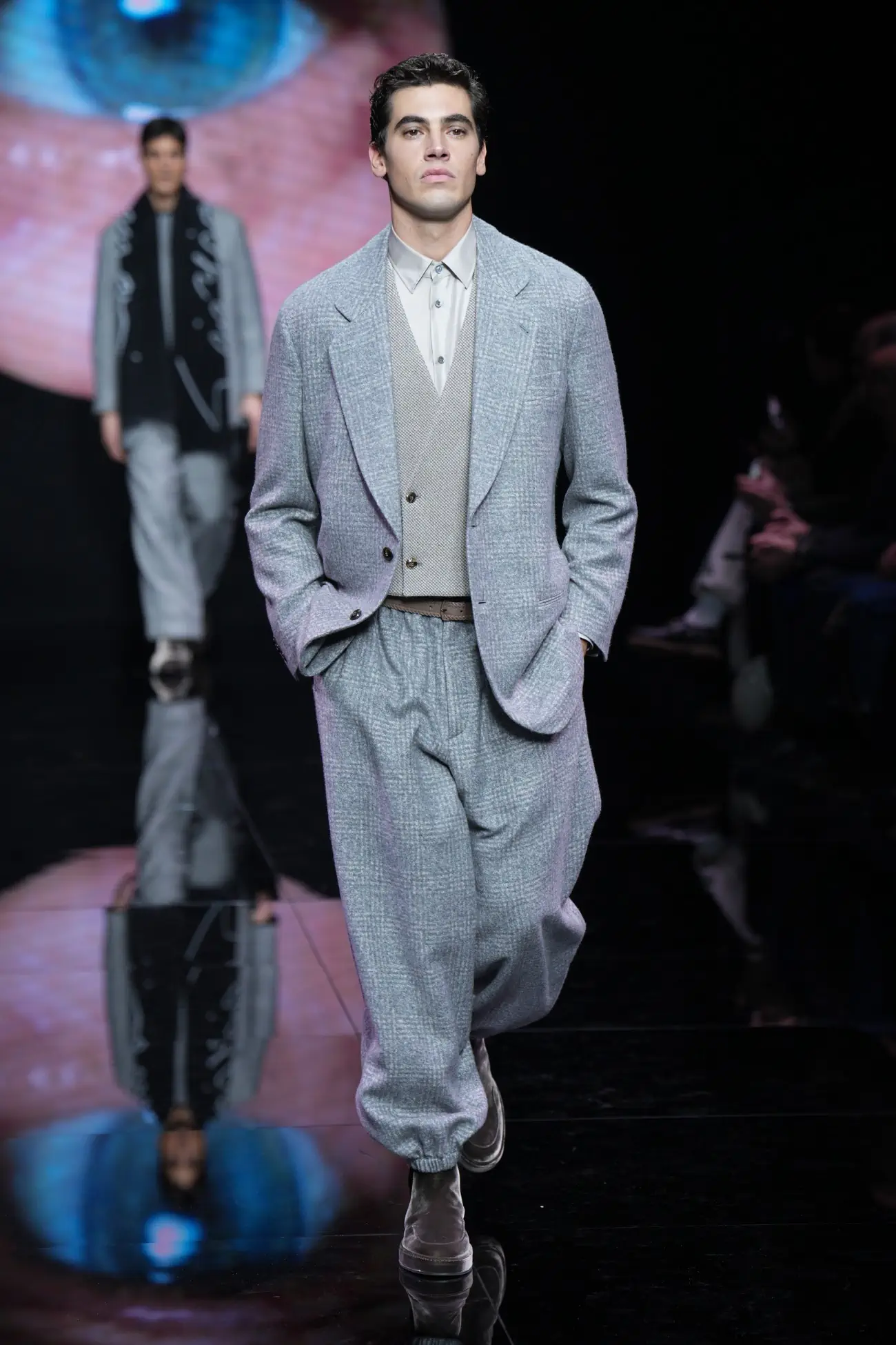 Giorgio Armani Fall 2024, Tailored Tranquility With A Touch Of Après ...